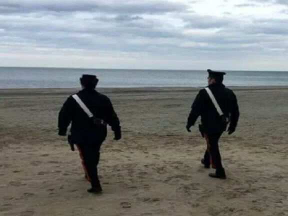 Suicidio: una si butta a mare e muore, l’altra ci ripensa