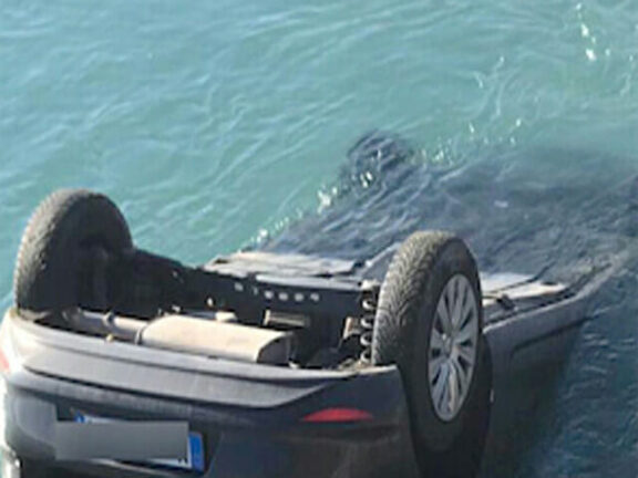 Auto finisce nel fiume quattro ventenni muoiono annegati
