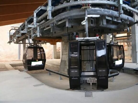 Tragedia sul lavoro: responsabile muore colpito da cabinovia