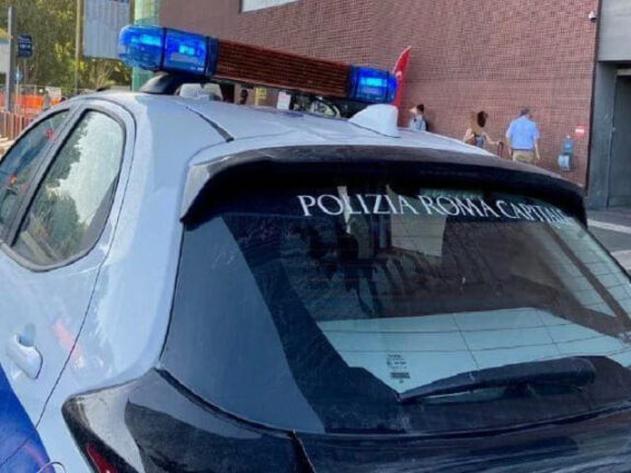 Incidente stradale: auto contro scooter morto il motociclista