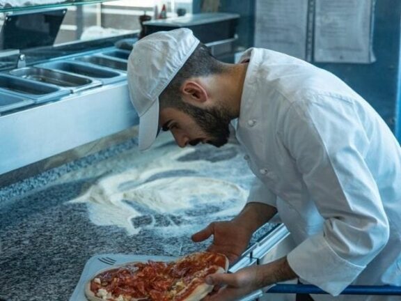 Giuseppe Villani: “Al Festival vi prenderò per la gola”: il pizzaiolo arriva a Casa Sanremo