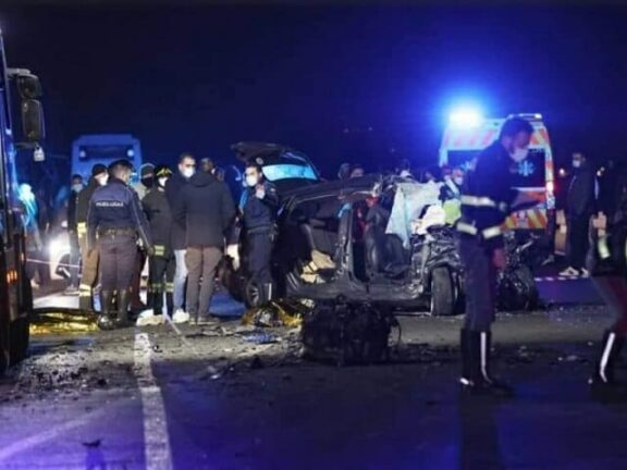 Tragico incidente: cinque i morti, tutti giovanissimi