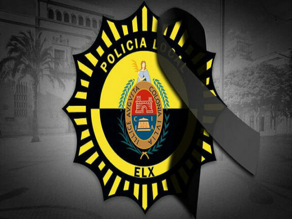 15enne uccide genitori e fratellino di 10 anni. Ne veglia i cadaveri