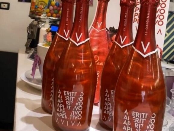 Aviva conquista pasticcerie e feste, ecco perché “fa impazzire” tutti: mezzo milione di bottiglie vendute per i party