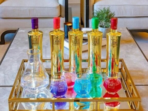 Au Vodka piace agli italiani. Ecco chi c’è dietro la strategia di marketing: spunta Driss El Faria