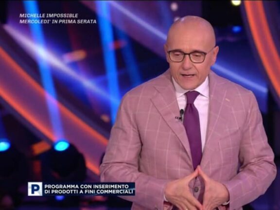 Alfonso Signorini show caccia fuori Alex Belli dalla Casa