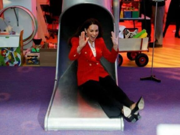 Kate Middleton: in Danimarca con giacca di Zara. Ancora disponibile sul sito