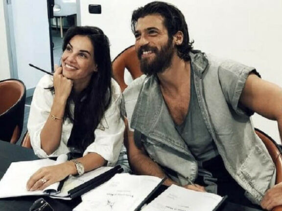 Can Yaman e Francesca Chillemi: bacio sul set, recita o…