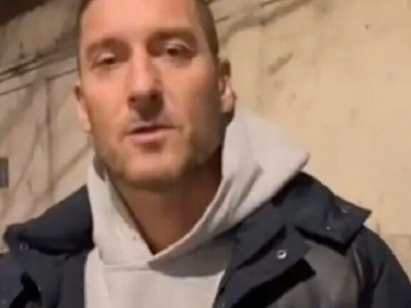 Francesco Totti sbotta e smentisce la crisi con Ilary Blasi