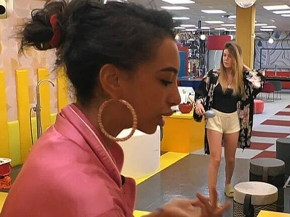 Lulù durissimo scontro con Sophie: “Hai le fisse ma basta…”