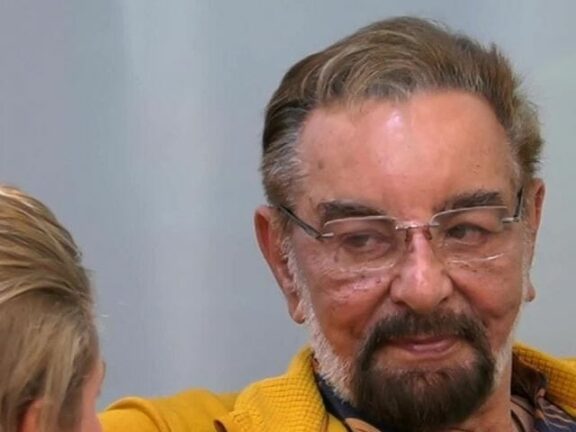 Kabir Bedi si sfoga con Davide: “Mi ha tradito è falsa…”