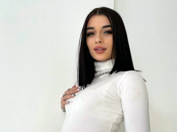 Sofia Crisafulli, tik toker 18enne, è incinta. Il papà?