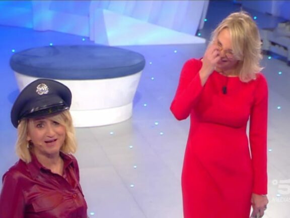 Luciana Littizzetto a Maria De Filippi: “sei scema vera…”