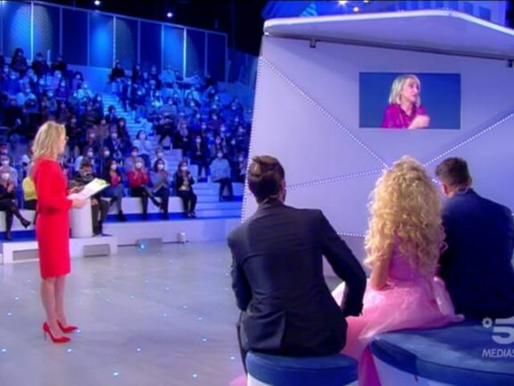 Luciana Littizzetto umilia Alex Belli: “Mettere dentro lo eviterei…”