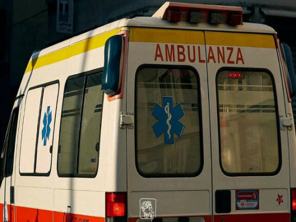 39enne muore schiacciato mentre sostituisce gomma auto