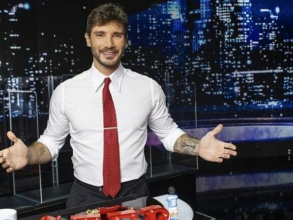 Stefano De Martino umilia in diretta Rudy Zerbi