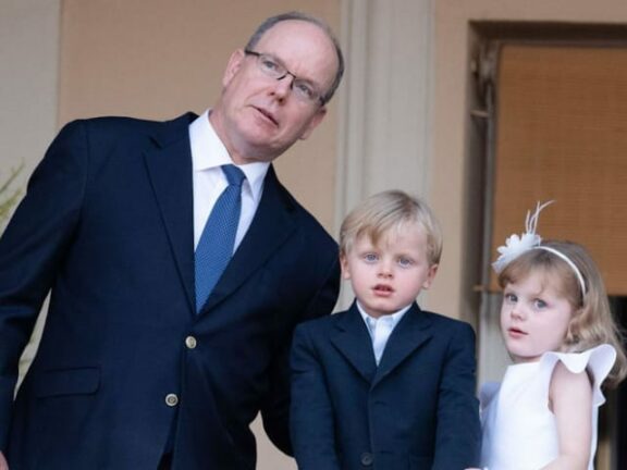 Alberto di Monaco decisione improvvisa: via con i figli