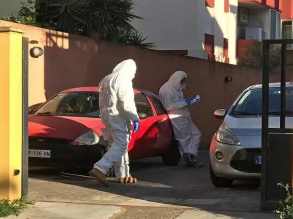 Colpito dal cancello di casa: muore poliziotto