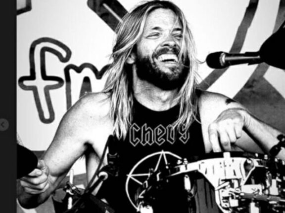 Foo Fighters dopo la morte di Taylor Hawkins cancellano il tour