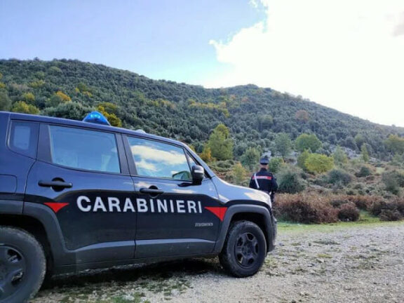 Giallo sulla morte di un 43enne nei boschi tra Lazio e Campania