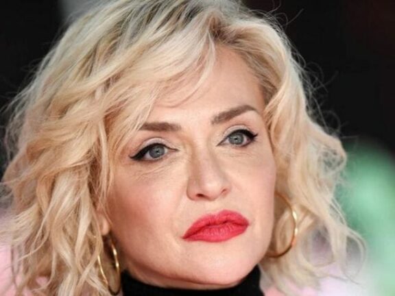 Paola Barale si confessa: “Mi ha fatto una cosa molta brutta…”