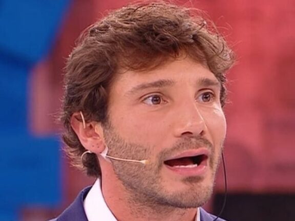 Stefano De Martino umilia Silvia Toffanin: “Glisserei…”