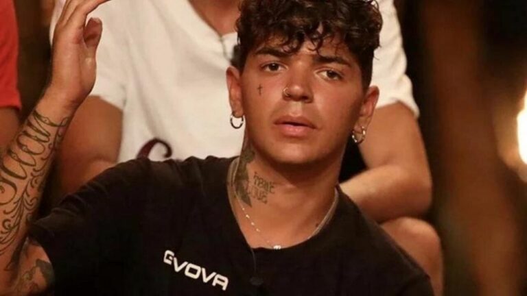 Isola dei Famosi il padre di Blind prende le sue difese