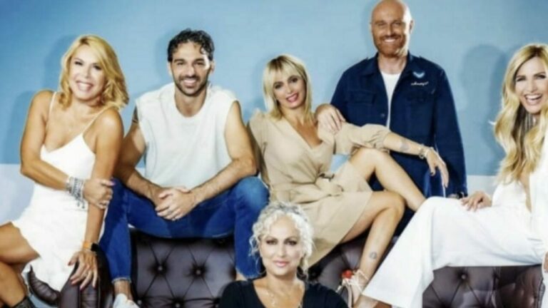 Amici, addio Ufficiale di due professori. Ecco chi viene fatto fuori