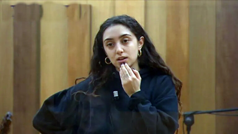 Amici 21: la cantante Sissi rifiuta il guanto di sfida