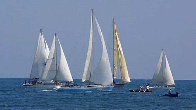 Regata finisce in tragedia: muore velista durante manovra