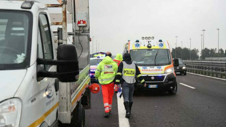 Tragedia sul lavoro: operaio investito sull’A14 mentre lavorava
