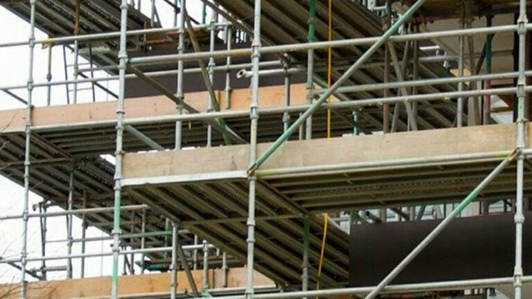 Tragedia sul lavoro: operaio muore cadendo dall’impalcatura