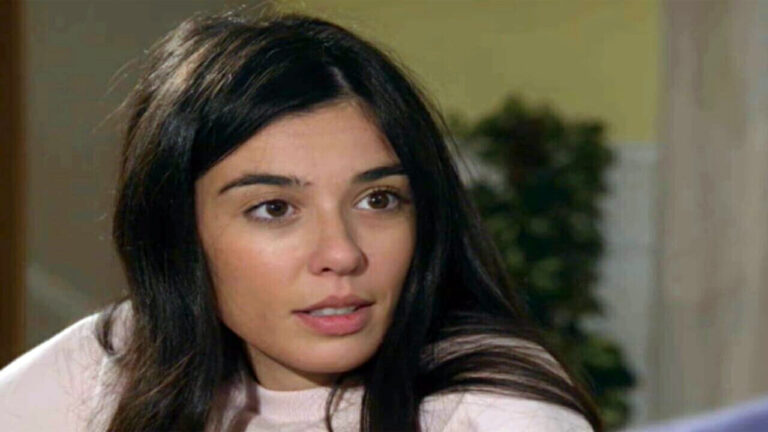 Un Posto al Sole anticipazioni | Rossella fa una scoperta su Riccardo