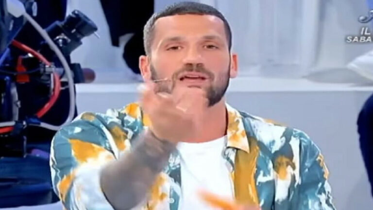 Uomini e Donne, è caos nello studio: Aurora Colombo lascia lo studio