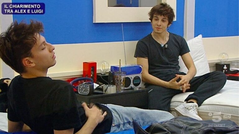 Amici durissimo faccia tra Alex e Luigi. Le cose finiscono male