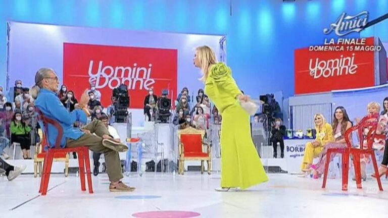 Tina Cipollari scatenata a Uomini e Donne contro Fabio