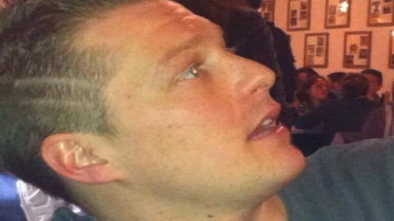 Dramma della solitudine: 37ene muore nell’auto diventata la sua casa