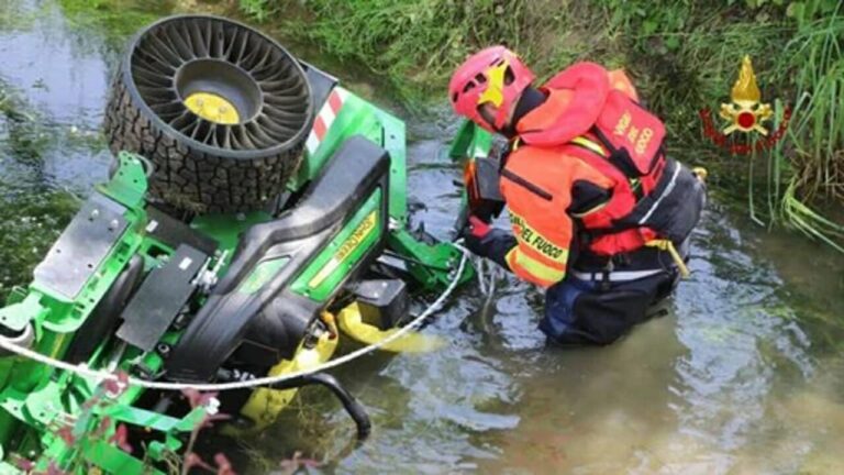 Operaio muore annegato: schiacciato dalla tagliaerba