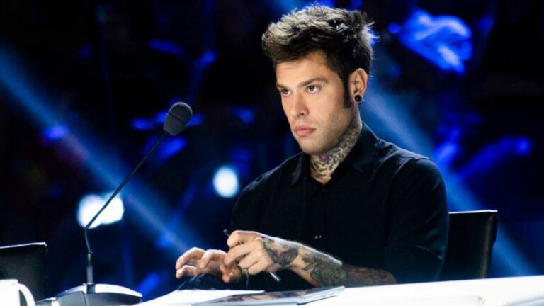 Fedez contro tutti: “Non mi piace fare la lotta coi maiali…”
