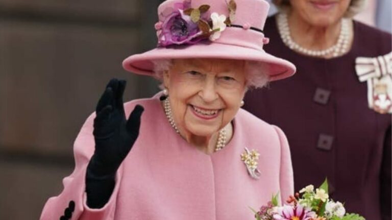 Elisabetta II: a Buckingham Palace ex dama di Uomini e Donne