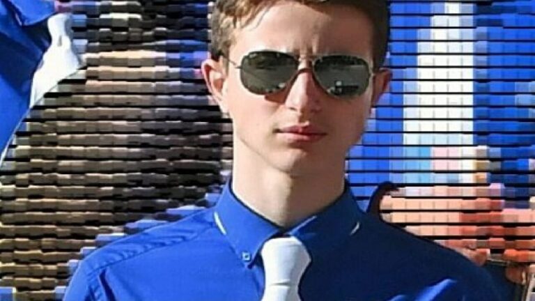 Auto finisce in un dirupo: Pierangelo muore a 18 anni, grave l’amica di 17