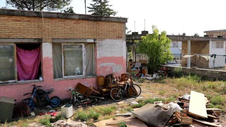 Bimbo di 7 mesi muore in culla, fratellini tolti ai genitori