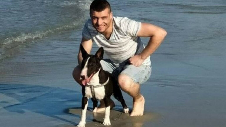 Christian si salva dall’auto ribaltata. Muore investito da altra auto