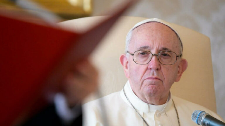 Il Vaticano: “Niente sesso prima del matrimonio”