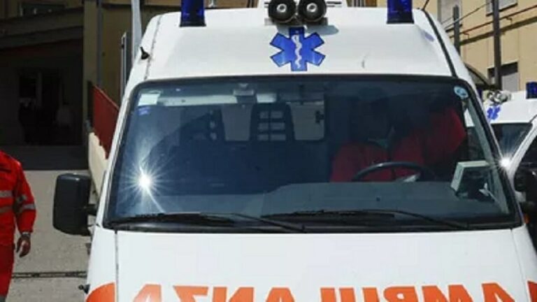 Porta i fiori sulla tomba dei genitori: all’uscita lo coglie la morte