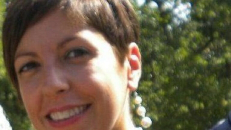 Insegnante 51enne muore travolta da auto