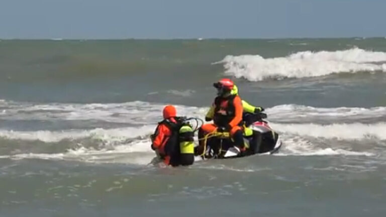 Mare Mosso Padre E Figlio Di Anni Muoiono