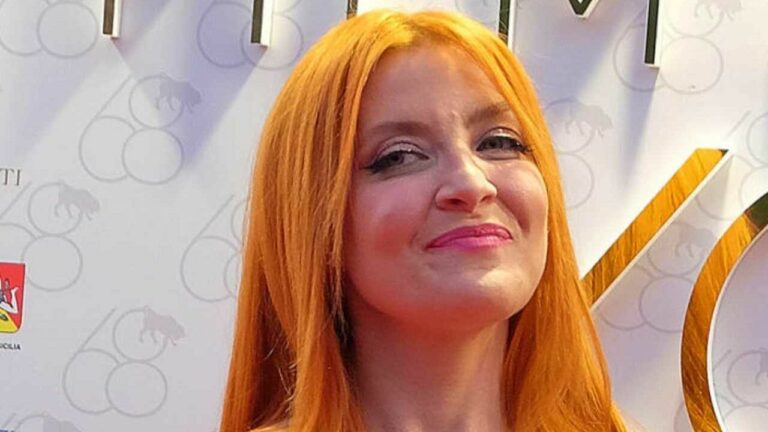 Noemi perde la testa, il video è virale