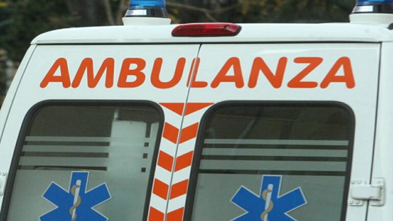 Bimba muore travolta dall’auto del padre