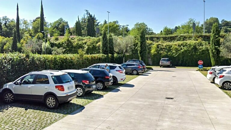 Cadavere di donna nel baule dell’auto